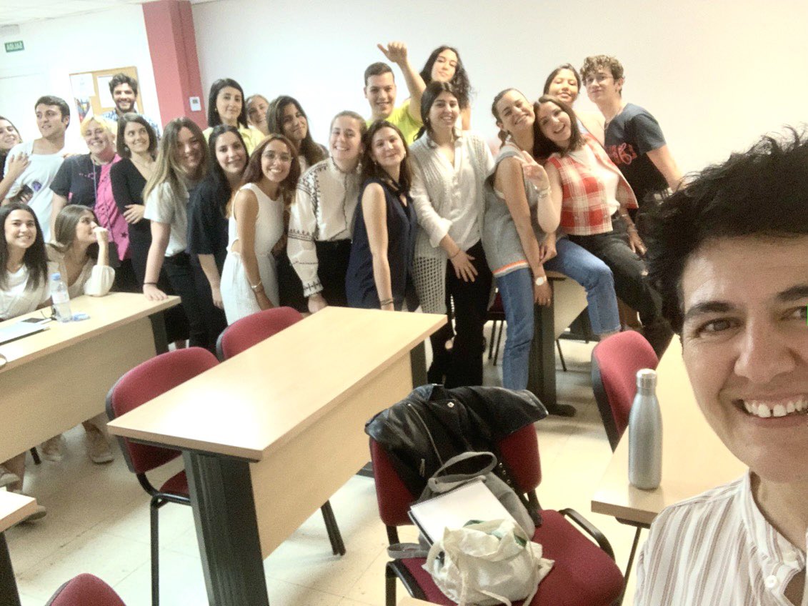 Que buen rollazo esta tarde en <a href="/EIP_Madrid/">EIP_Madrid</a> hablando de #tecnologia #idealista y compartiendo con los alumnos mi experiencia en organización de eventos virtuales, presenciales #workshopidealista y #webinars online. Os deseo mucho éxito!!