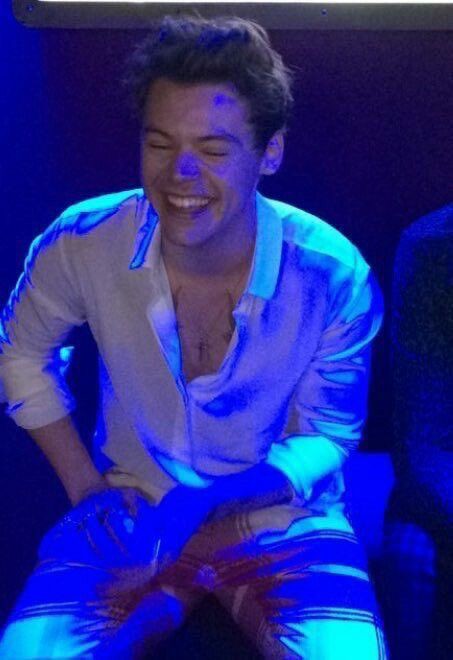 thinkerzarry's tweet photo. blue smile https://t.co/Ip3ur9D7ZP