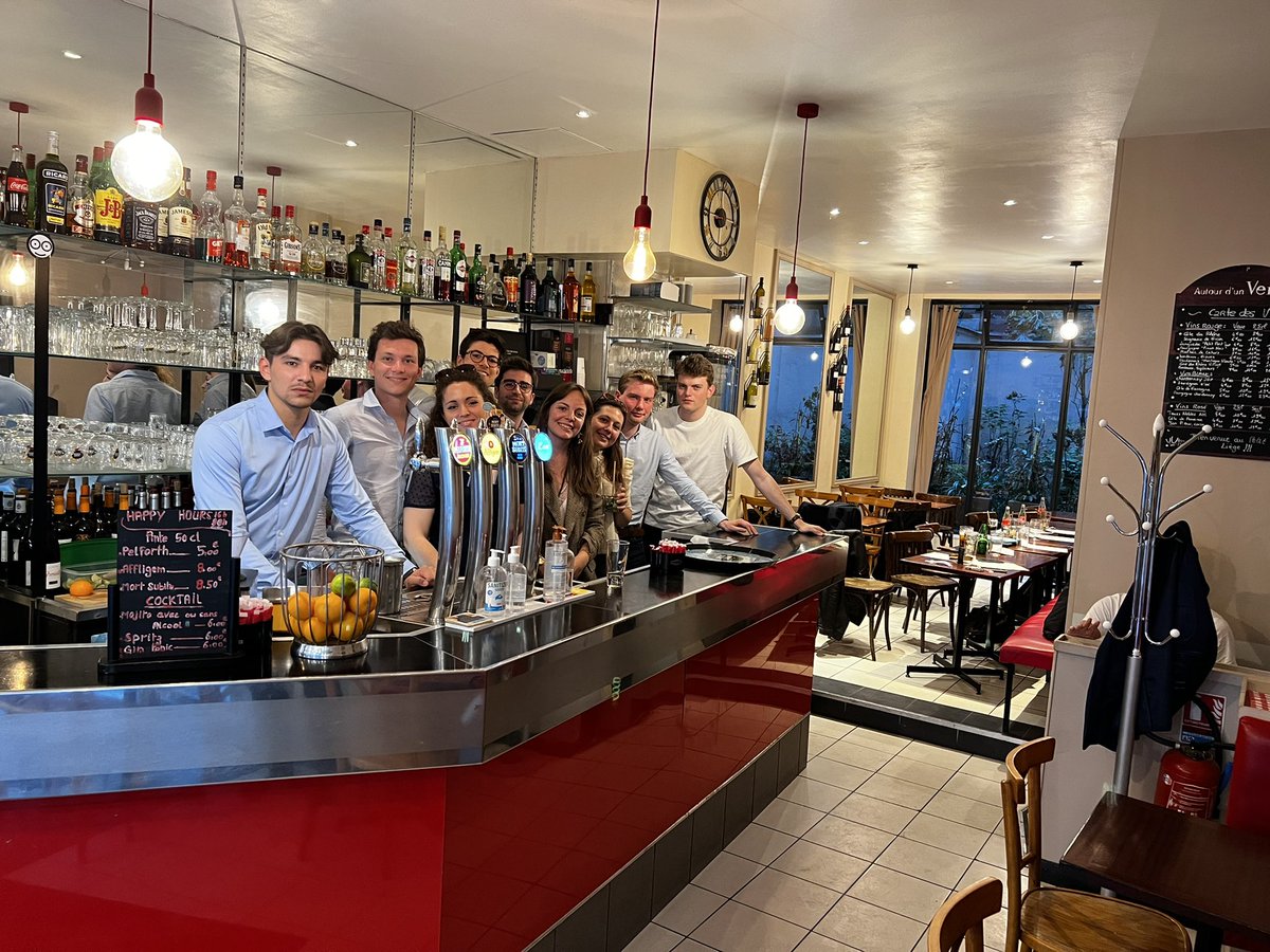 ClarisseB75's tweet photo. Moment de convivialité de plusieurs @HorizonsJeunes des #HautsDeSeine pour lancer cette campagne des #legislatives2022 🇫🇷

Tous mobilisés pour nos candidats #EnsembleMajoritePresidentielle 

@ATaquillain @lauriannerossi @JLBourlanges @MaudBregeon @priscathevenot @GabrielAttal … https://t.co/JbTRjar6Uh