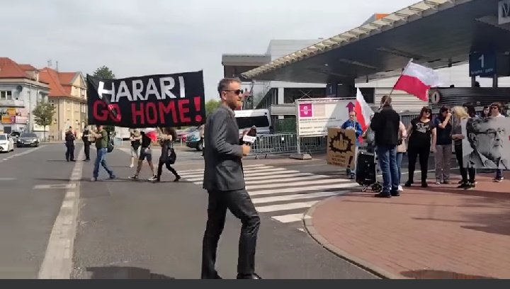 WiktoriaKrasno1's tweet photo. Polacy przeciwko globalistom
https://t.co/Z2N3sxTQXY https://t.co/fS83W73hsl