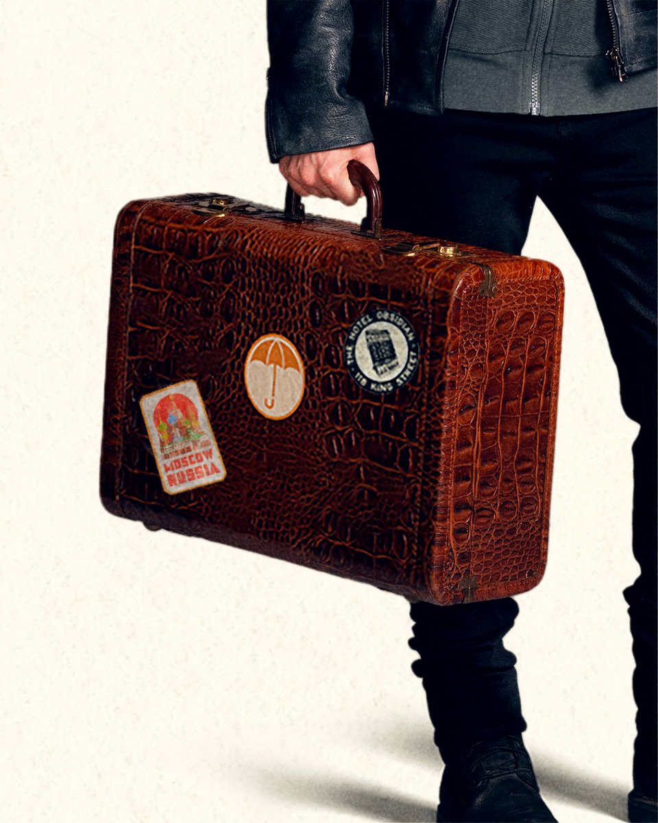 NetflixGeeked's tweet photo. exactly 6 weeks until THE UMBRELLA ACADEMY S3 and it seems like the Brellies have baggage coming with them 👀 https://t.co/VsWrPA88Gi