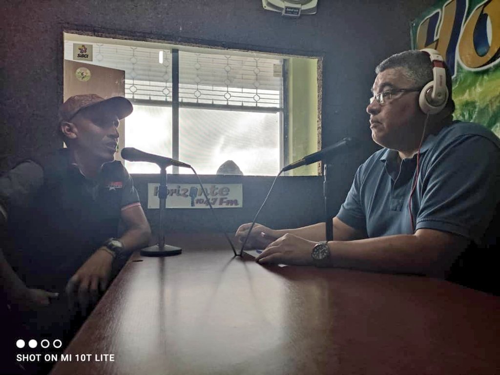 GuanipaMrt2's tweet photo. Análisis Coyuntura, el trabajo de TUPAMARO como Partido político y la organización del Poder Popular fueron los temas abordados por Alexander Díaz responsable municipal y @YarkiTUPAMARO, en el programa de radio Guanipa al Día.
¡Contra la guerra mediática, Comunicación Popular! https://t.co/ng8UePt2jk