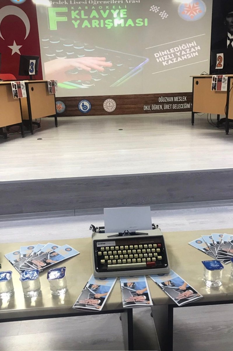 BucakOMTAL's tweet photo. Standart Türk Klavyesi olan F Klavye kullanımını teşvik etmek ve yaygınlaştırılmak amacıyla 'KARAOKELİ F KLAVYE YARIŞMASI' gerçekleştirilmiştir. Yarışma, Oğuzhan MTAL ile Necati Topay MTAL 10. ve 11. sınıf F klavye eğitimi alan ve  kullanan öğrencileri arasında yapılmıştır. https://t.co/OtSSC0CJOG