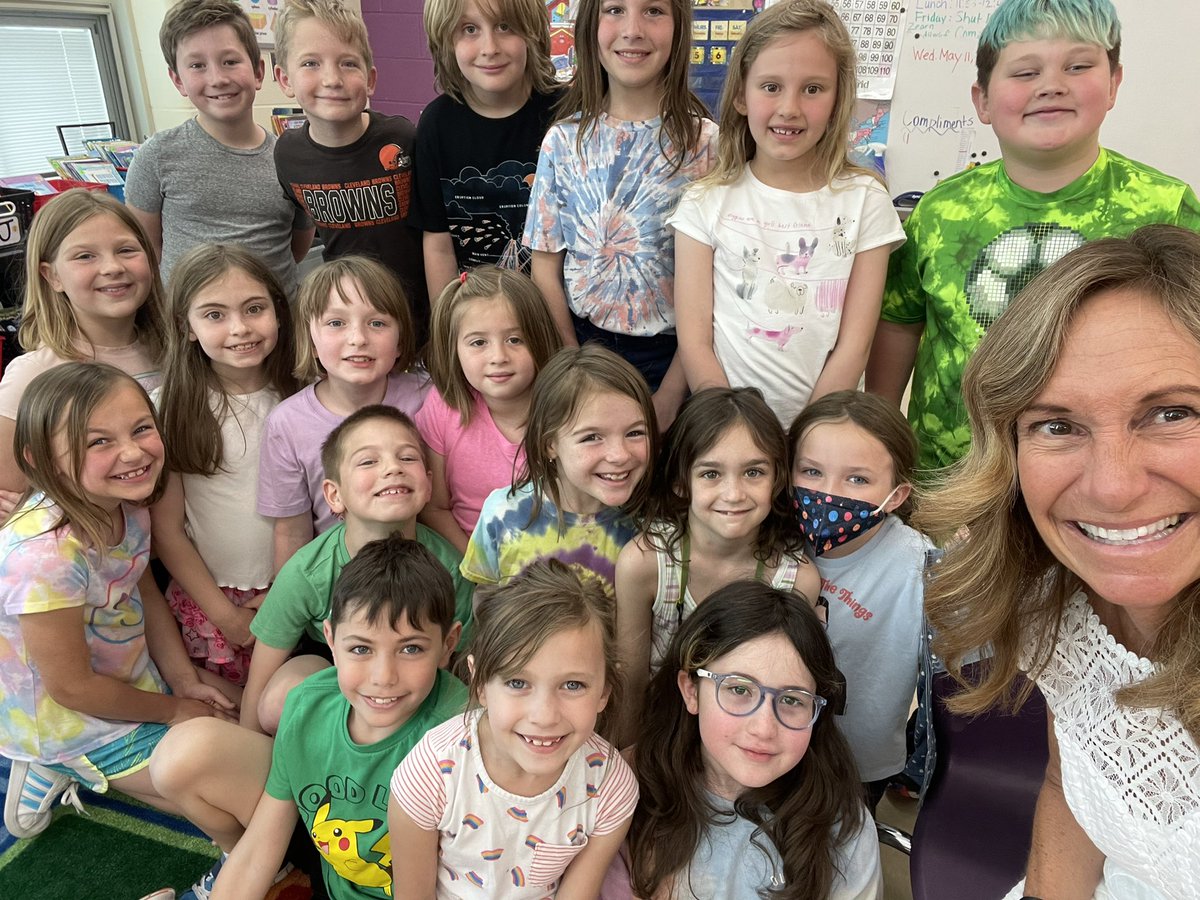 I finally told my kids I’m retiring. I had to wait until the right moment. I cried! Which I knew that I would. Lena read the beautiful card from my parents!! Knew I would cry again!!! Incredibly grateful for so many reasons!!! #rangerpride #lkwdproud #secondgradepride 💛💜