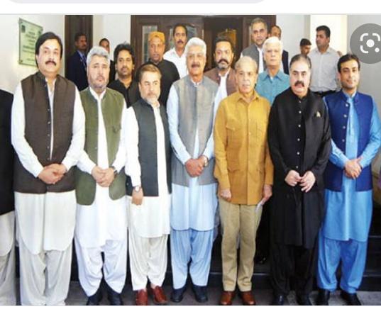 qamarrasheed0's tweet photo. @ImranRiazKhan
کا نیا جملا آگیا
امپورٹڈ جوکروں کا ٹولہ🤣
#امپورٹڈ__حکومت__نامنظور
#امپورٹڈ__حکومت__نامنظور
 👇👇👇👇 https://t.co/ySq5BrPr37