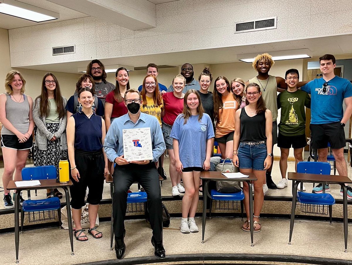 Great last rehearsal of the quarter with Chamber Singers! Thank you for the sweet gift and thank you for singing this quarter! Come back and sing in the Fall! Sing on!!