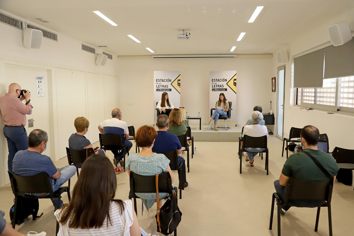 'Que conozcamos de donde venimos para saber quiénes somos'

Ayer dimos un paseo muy especial con Jennifer Espínola en la #Estacióndelasletras de #LaRinconada 📚

📷 @LaRinconada_Web 
📰 @LaRinconada_Web larinconada.es/noticias/11994…

📰 @franjdbueno @elCorreoWeb elcorreoweb.es/cultura/la-rai…