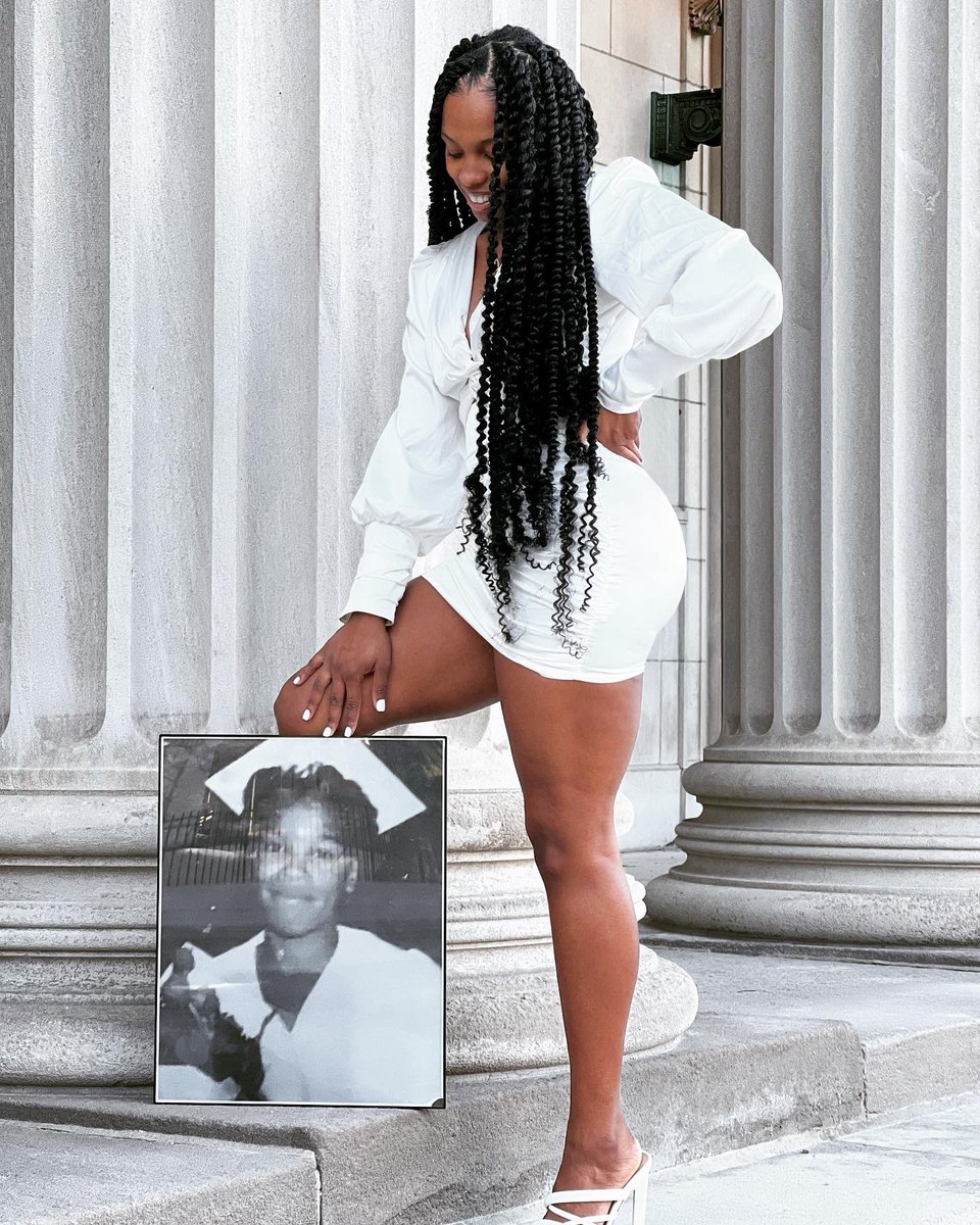 diamantee__'s tweet photo. My Mom passed away on 05/07/2009🕊
I Graduated with my Masters on 05/07/2022🎓
My GOD🙏🏾 https://t.co/FAo8CBkY0l