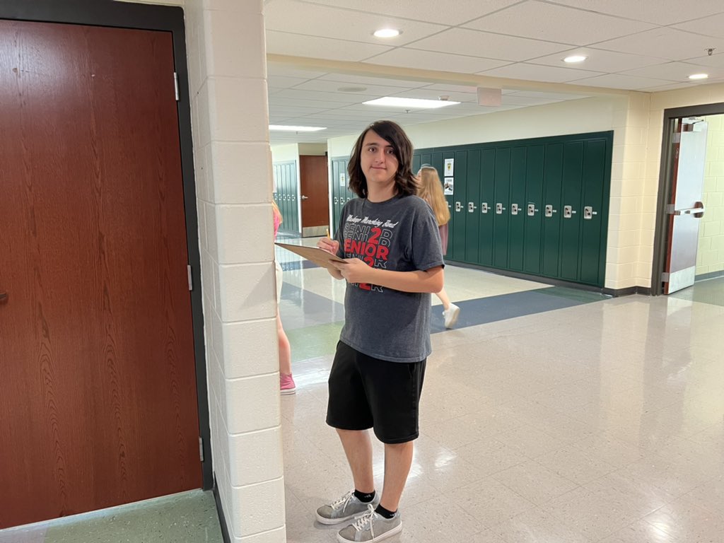 pjohnsonfox's tweet photo. French 3 actively practicing the conditional tense at their own pace. #MHSFrench @MHSIrvine @jprokop03 @MuskegoNorwaySc https://t.co/BbMYMbkxEc