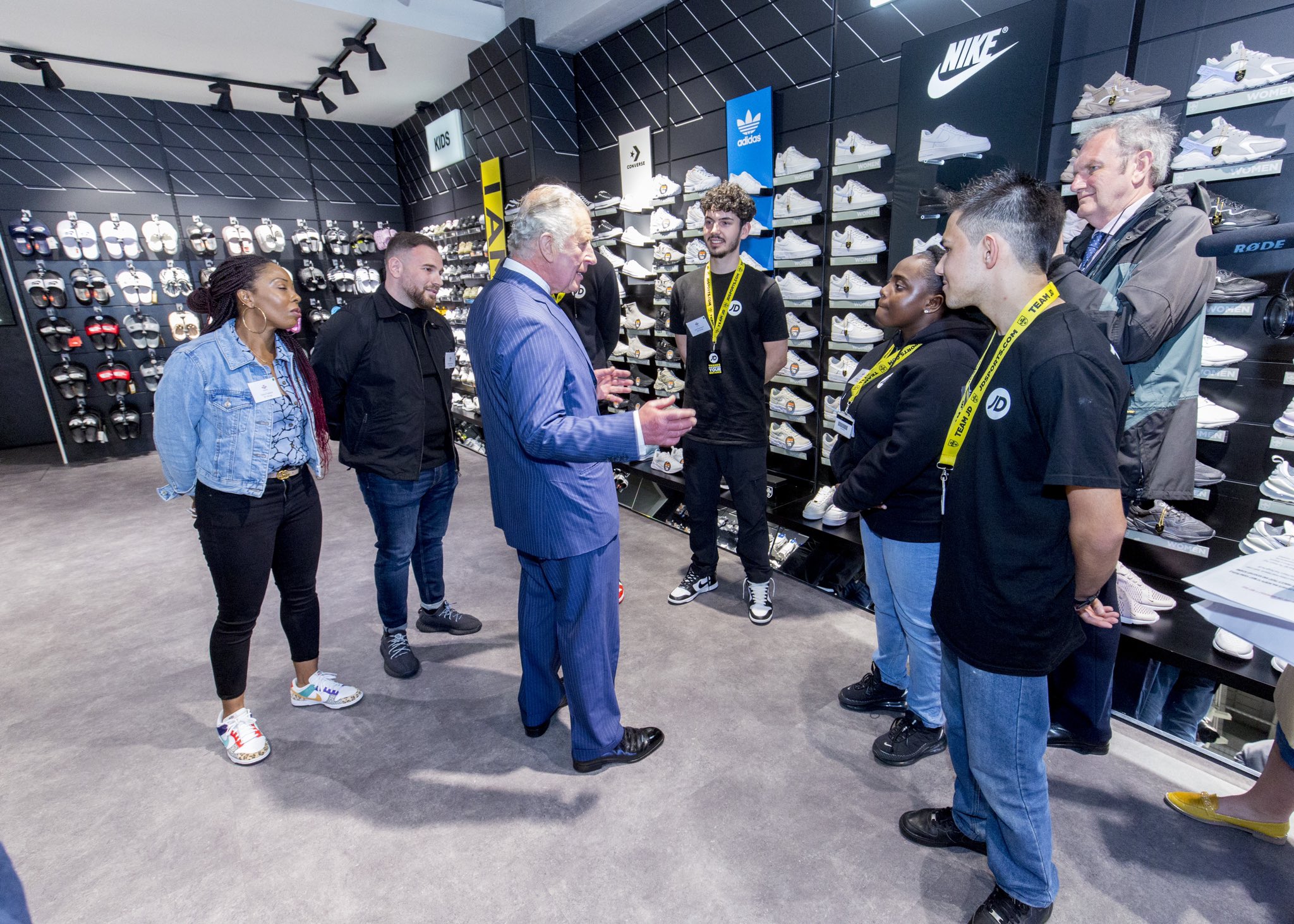 Jd sports nike thea online