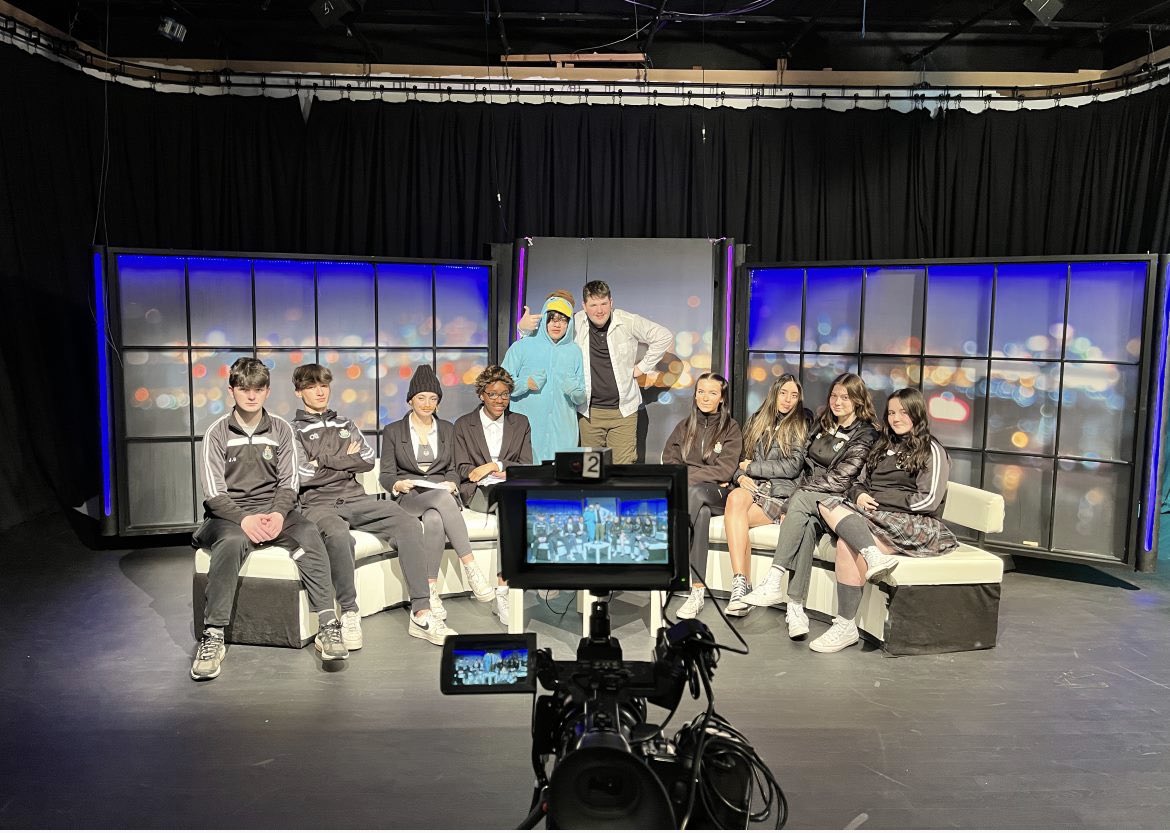 SOCCTYgroup's tweet photo. 🎞 Drama students visited @kairoscomms today to film their sketch.
🍎Well done to all and thank you to Mr Reilly and Mr Mc Quillan https://t.co/s1lXtYjPVQ