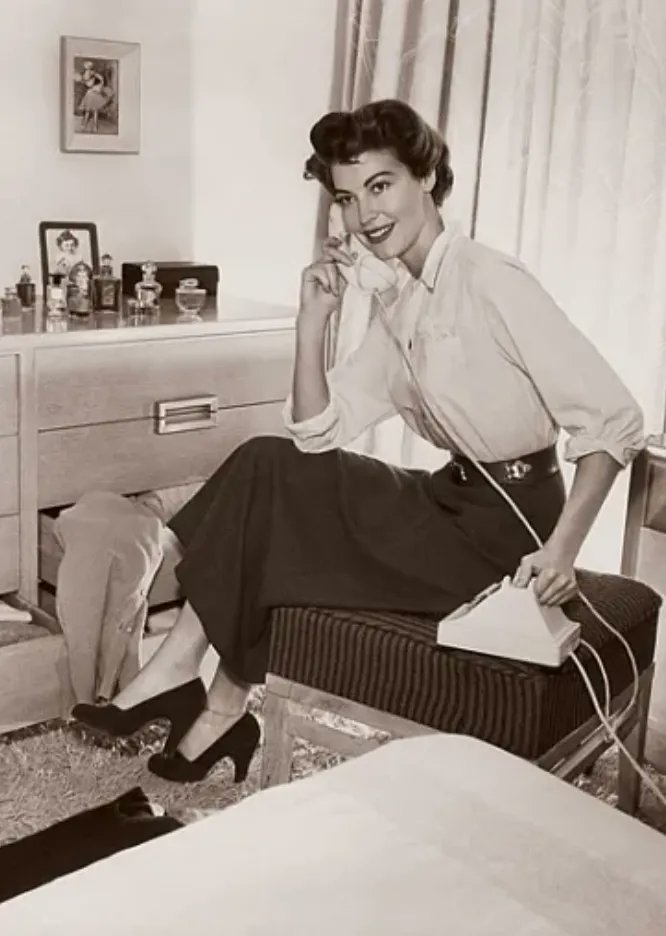 AvaMuseum's tweet photo. "Excuse me, ma'am, do you have a moment to talk about our Lord and savior, Ava Gardner?" https://t.co/uaT6dlzz4s