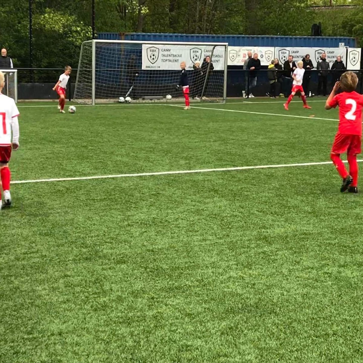 RBKoge's tweet photo. Vores U9 drenge bød her til aften Solrød FCs U9 drenge velkommen på RBK Park

#rbk2020 #rbkøge #rbkoge #rbktoptalent #toptalent #mpbiler #unisport #puma https://t.co/bfZn2US9Et
