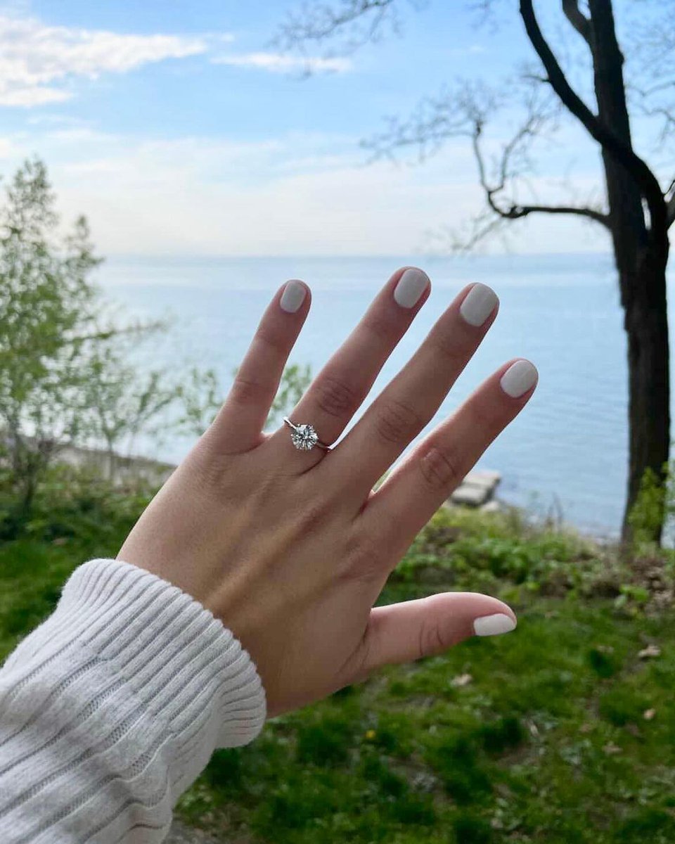 It's a perfect day to get engaged 💍☀️