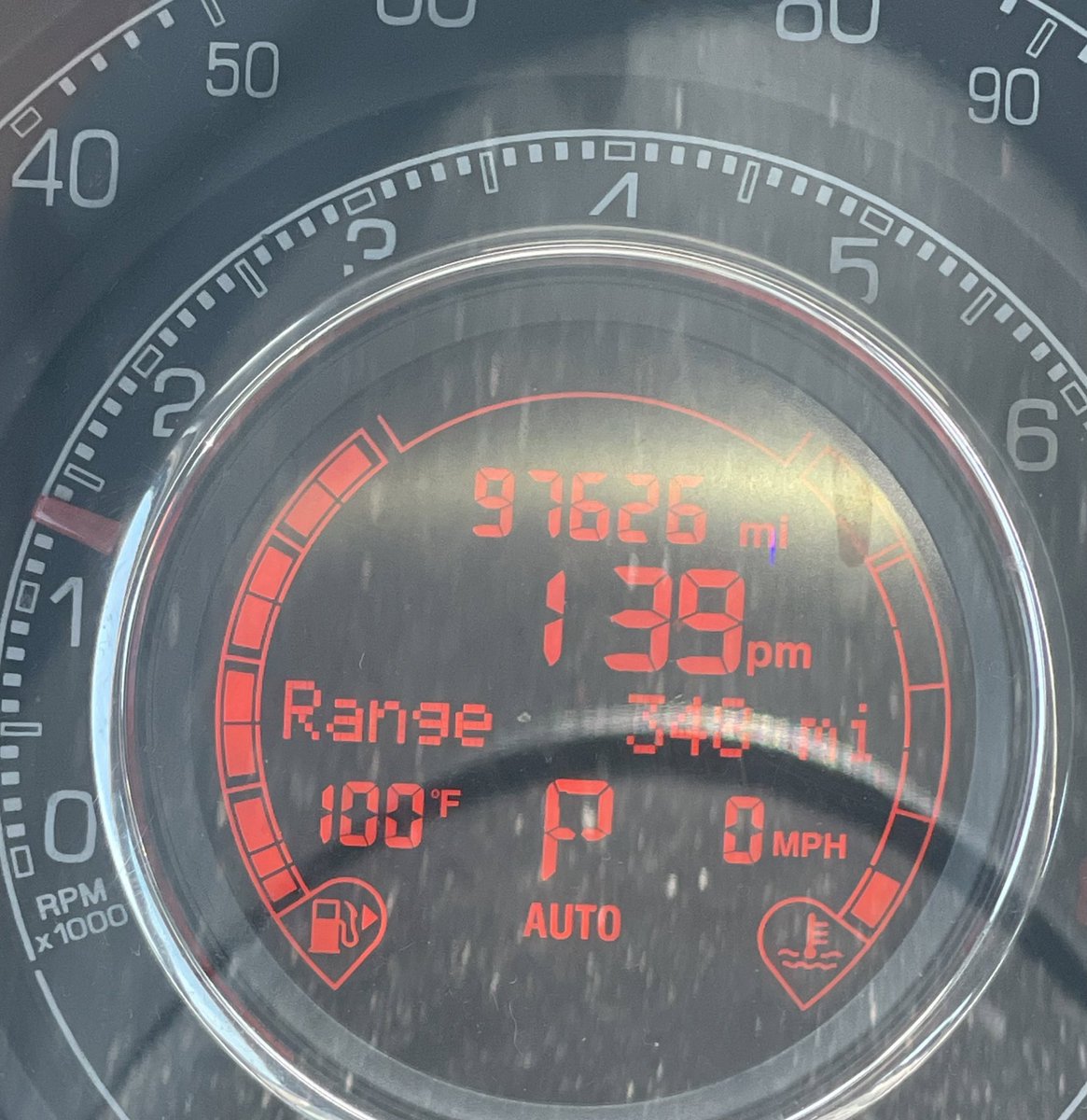 Minakayyx's tweet photo. this heat got me wanting to cuss everyone out. https://t.co/hFLO2FD4rd