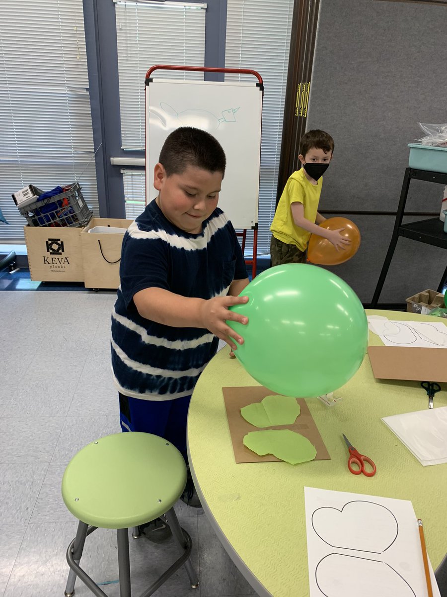 APSChristensen's tweet photo. Thank you @ARosieRiveter and @APSDrwDragonDEN for teaching us all about static electricity! We had fun trying to get our butterfly project’s wings to fly with the static from a balloon! @DrewPTA @APSDrew @APSscience https://t.co/gzYeMJocVN