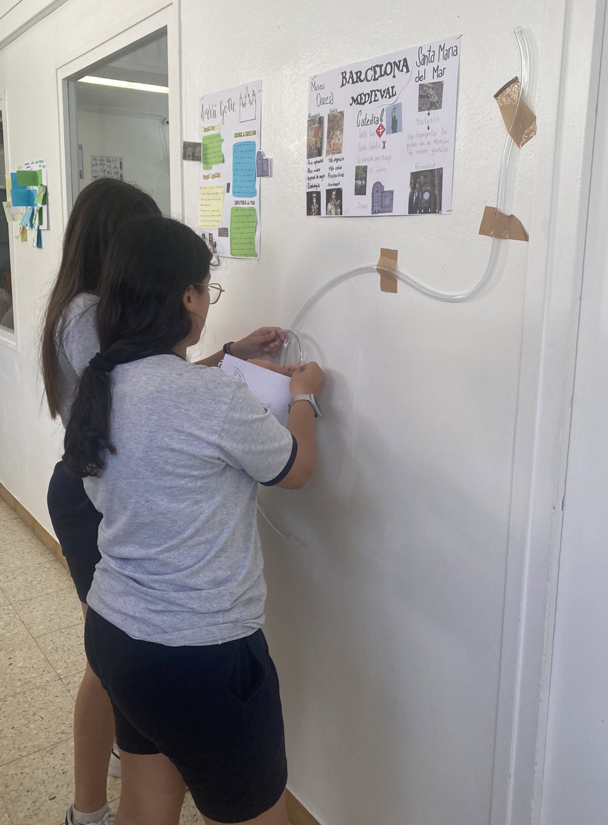 ESONatzEsplu's tweet photo. A #2esontz dissenyem prototips de muntanyes russes i les posem a prova! Energia potencial i cinètica en acció! #Ciencia #física #MetodeCientific https://t.co/nVWEiNDImC