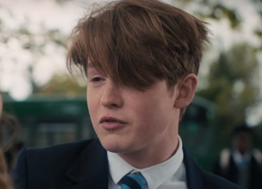 chlmtprblms's tweet photo. unnecessary but necessary at the same time thread:
counting every time kit connor touches his hair in heartstopper 🍂 https://t.co/2kiDSrZDbL
