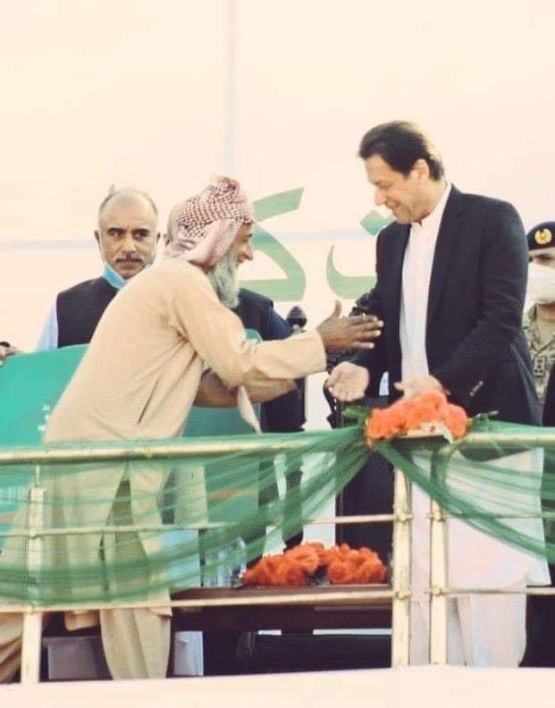 AP_018's tweet photo. پاکستان کی تاریخ اٹھا کر دیکھ لیں غریب لوگوں کو مرشد عمران خان جتنی عزت دینے والا حکمران آپ کو نہیں ملے گا ❤✌🔥
#امپورٹڈ__حکومت__نامنظور
#MarchAgainstImportedGovt https://t.co/fDsj7VOjVP