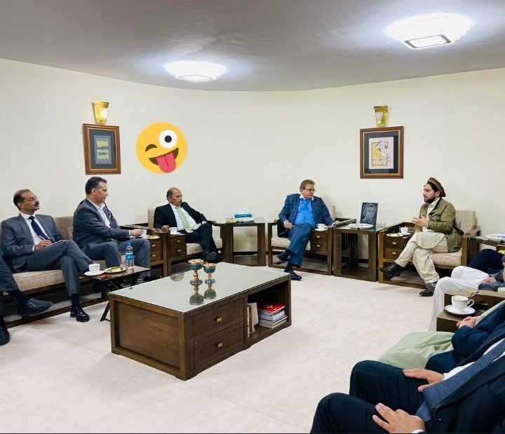 KomSafi's tweet photo. @meerahmadyaad جبهې مقاومت د ملي خائن ځوی ستا د مسعود تعصب ګر باندې دی لعنت وی https://t.co/nyJX9Gnwoj