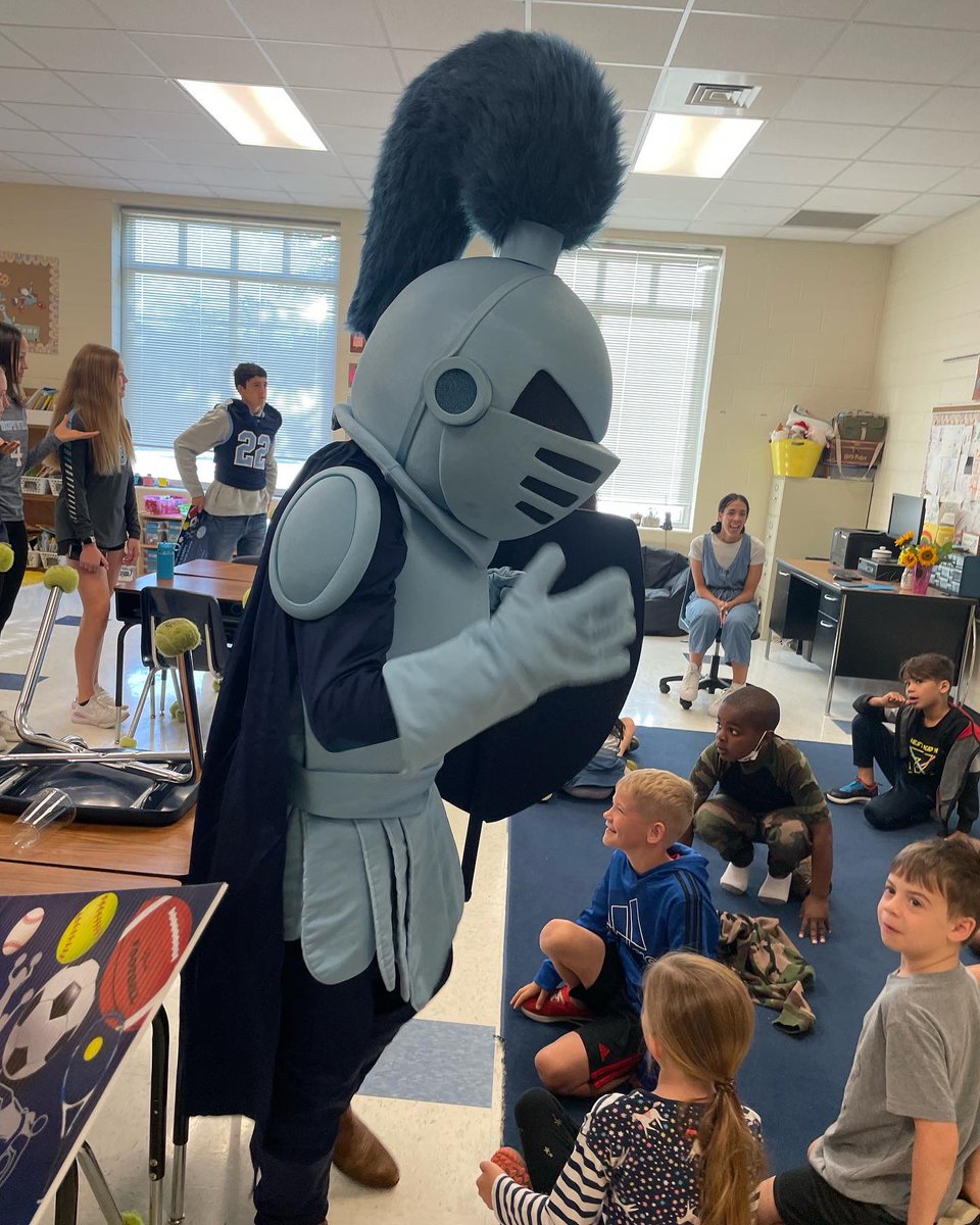 HopewellAD's tweet photo. Thank you to @grand_oak Grand Oak Elementary for welcoming our current Titans back home to visit and volunteer where it all started. Future Titans learned what it meant to be a Titan and all about the “Titan Way”. #TitanUp #HDub #youknow #community #family https://t.co/AqWb4c15xm