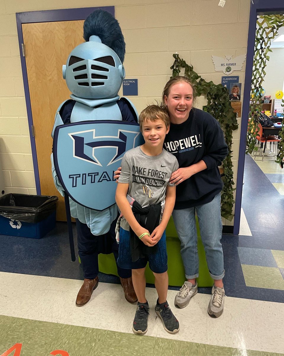 HopewellAD's tweet photo. Thank you to @grand_oak Grand Oak Elementary for welcoming our current Titans back home to visit and volunteer where it all started. Future Titans learned what it meant to be a Titan and all about the “Titan Way”. #TitanUp #HDub #youknow #community #family https://t.co/AqWb4c15xm