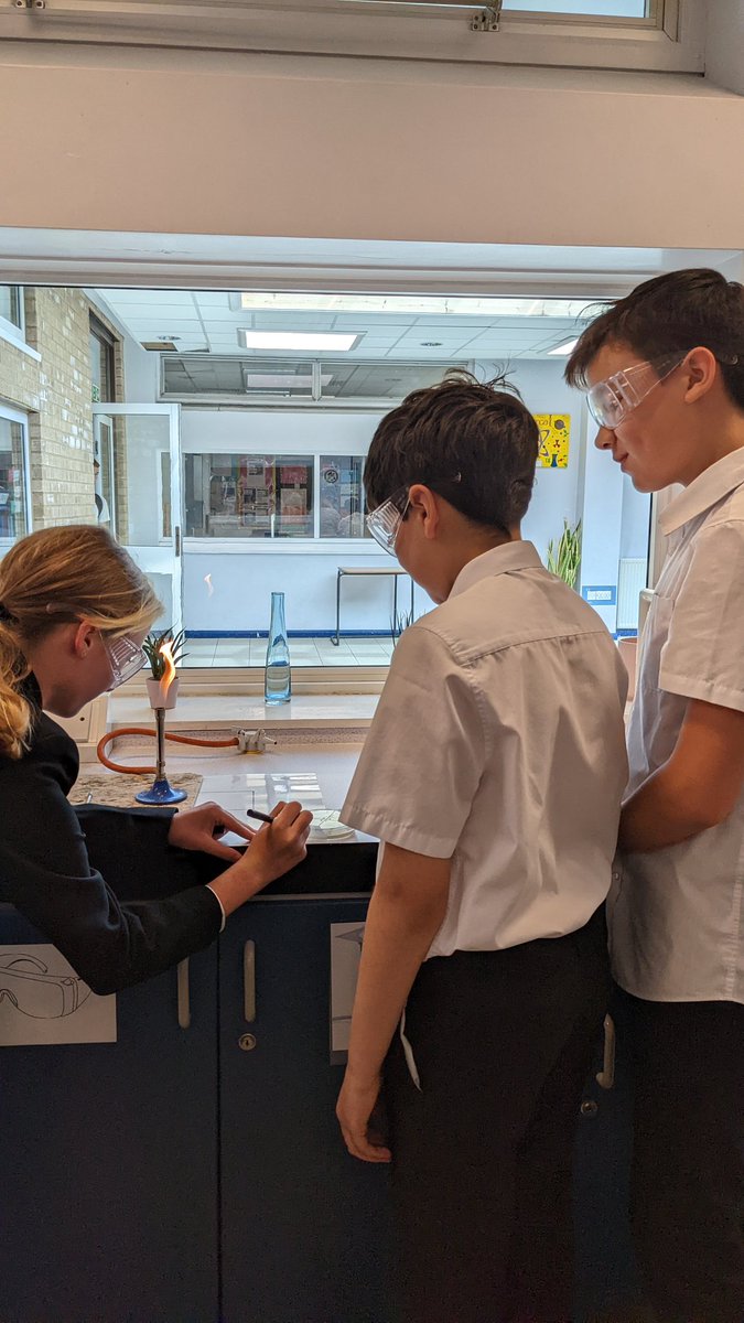 KAScienceDept's tweet photo. What a brilliant lesson with Y8 in science. 🦠They have been learning the streak plate method to grow bacteria.🦠 Looking forward to seeing the results. @KAKempston https://t.co/KrWM4gJama