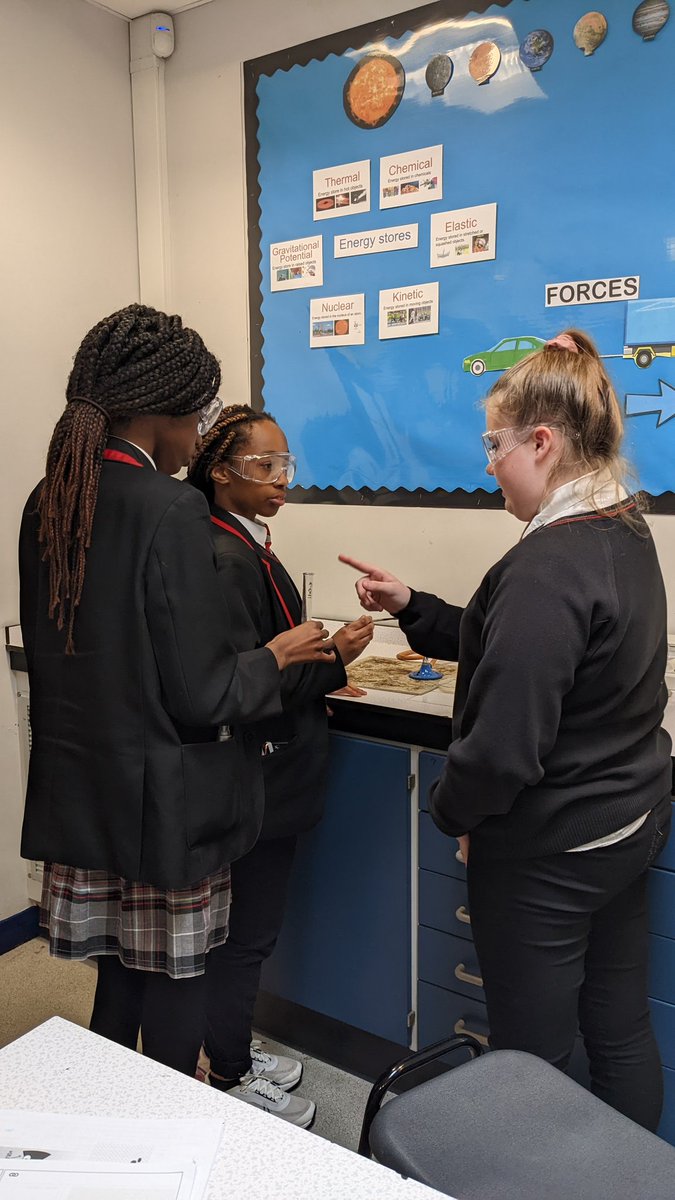 KAScienceDept's tweet photo. What a brilliant lesson with Y8 in science. 🦠They have been learning the streak plate method to grow bacteria.🦠 Looking forward to seeing the results. @KAKempston https://t.co/KrWM4gJama
