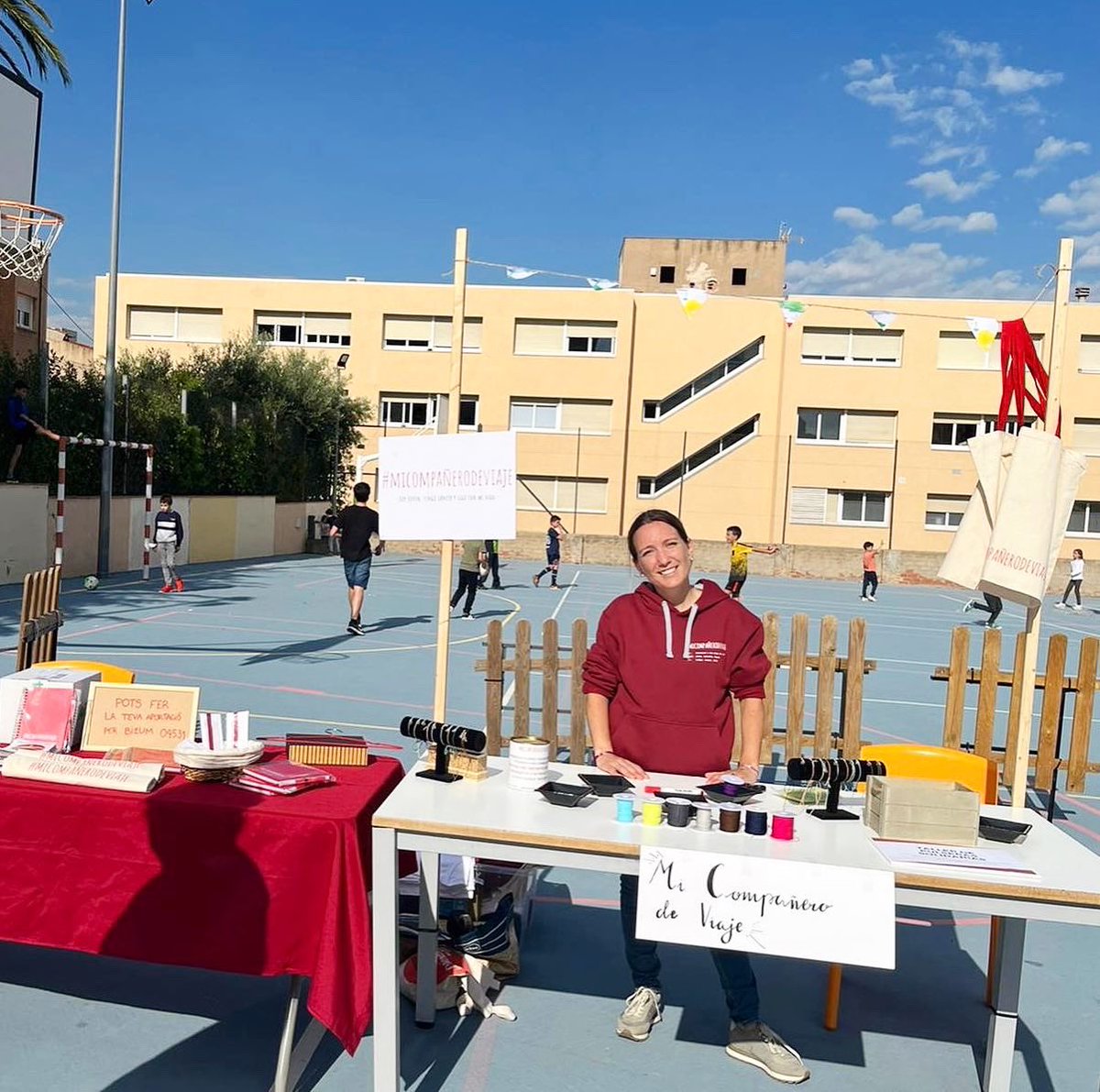 micompideviaje's tweet photo. Esta semana pasada estuvimos presente en la ‘5a Tarda Solidària’ que organizó @escolapiadeterrassa. 

Una jornada solidaria junto a otras entidades de Terrassa, en la que cada una ofreció actividades y la venta de sus productos para recaudar fondos.

❤️G R A C I A S❤️ https://t.co/mEtFwQvgOB