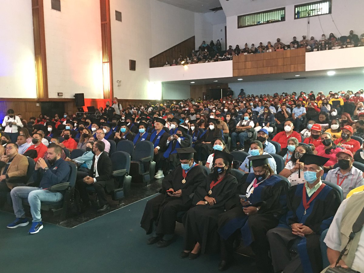 #Ahora || Inicia el Acto de Graduación Conjunta con las Misiones Educativas y Universidades en el Marco del Sistema Nacional de Formación y Autoformación de la Clase Obrera 

<a href="/NicolasMaduro/">Nicolás Maduro</a>
