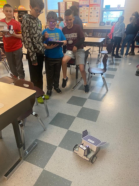 GenoaSchools's tweet photo. When done correctly, they are able to drive the rover around the classroom! #FutureReadyClassrooms https://t.co/idEIpZXO5o