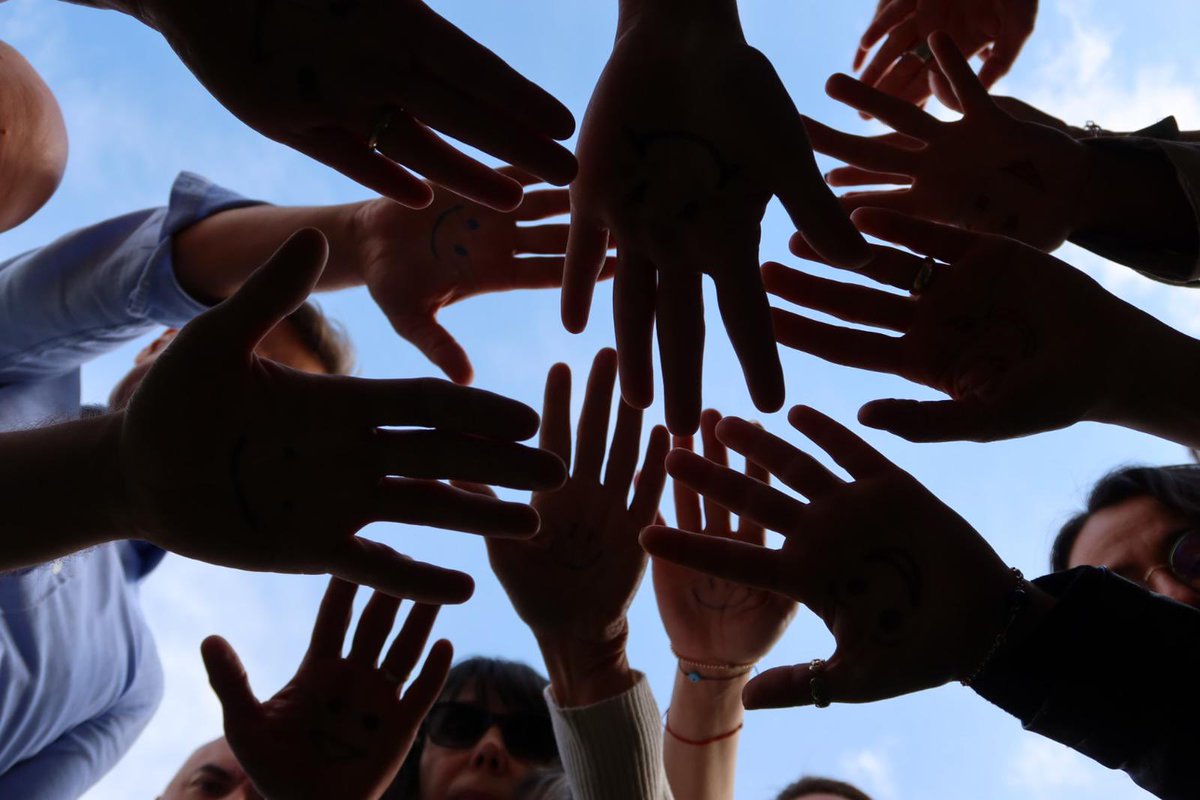 iloankara's tweet photo. As ILO Office for Turkey we all raise our hands to say NO to child labour! Join us, raise your hands! 

ILO Türkiye Ofisi olarak çocuk işçiliğine karşı ellerimizi kaldırıyoruz! Siz de bize katılın! @mert__firat @nevsinmengu @itirerhart https://t.co/qO1Vu5VJtg