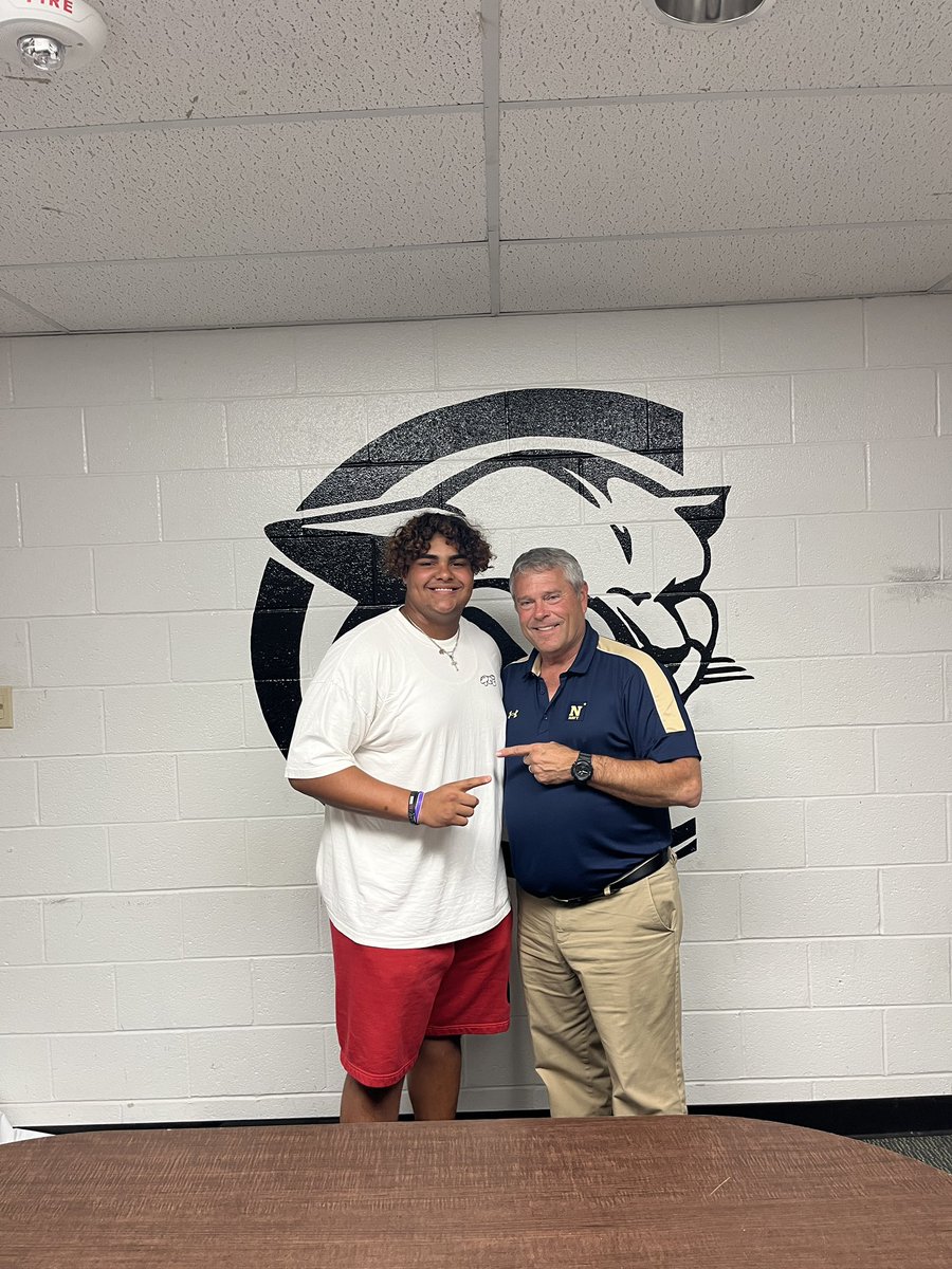 TJHarold2023's tweet photo. Had a GREAT conversation with @CoachChuckPete !!!!!  @NavyFBrecruit @NavyAthletics #GoNavy @FbCougar @XASPT @Coach_SwiftPT @SATXrecruiting @ATX_Recruiting @CoachLara14 @Coach_Lyda1 @JTHaroldIII @theharold4 https://t.co/PKEupTsKwO