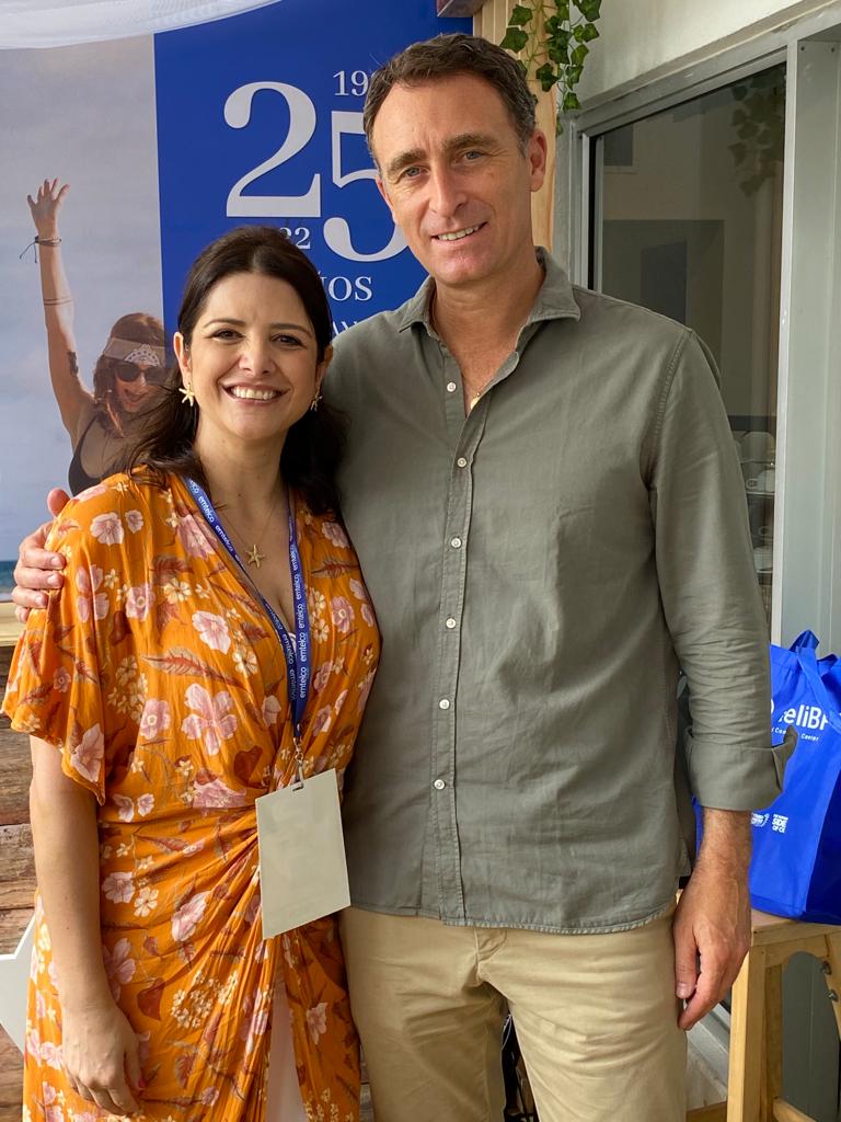 KonectaColombia's tweet photo. Recibimos a @agalorda autor del libro Cabeza, corazón y manos, quien estuvo en la Playeta Konecta firmando libros y compartiendo junto a nuestro #TalentoK 🤩@BPrO_org #CXSummit2022 https://t.co/Ksh08hta8f