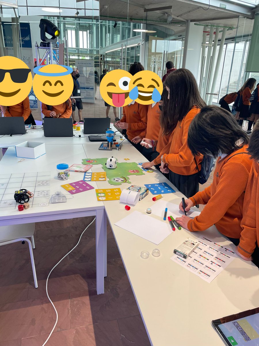 santinfantil's tweet photo. Hoxe último día no I Congreso de innovación educativa #Dixinnova. GRAZAS a todos os profes e nenos que se pasaron polo stand a pasar un bo rato e ver as nosas propostas @CAFIgalicia @cfdezmunin @ticsbeta @xurxocobelas #laclasedelusa https://t.co/ye8DzRCpI6