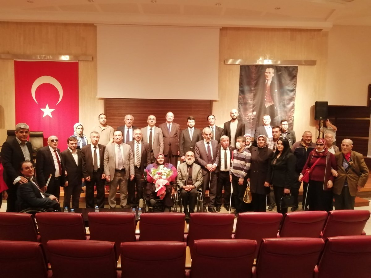 3- Engellilerin istihdamı hakkında;
toplumsal bilinç, bariyerler, başarı hikayeleri işverenlerin tutumu, mesleki eğitim, teşvik ve destekler, oryantasyon ve istihdam hakları konularına detaylı olarak ele alındı.

<a href="/tcailesosyal/">T.C. Aile ve Sosyal Hizmetler Bakanlığı</a> <a href="/duran_ridvan/">Rıdvan Duran</a> <a href="/yusufcelebitsk/">Yusuf Çelebi</a> <a href="/metinayhan/">Dr. Ayhan Metin</a>