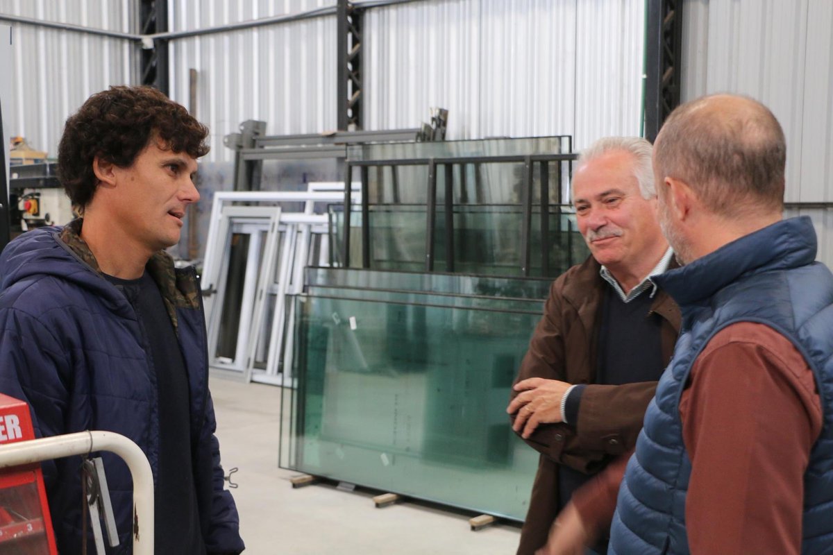 RPMunicipio's tweet photo. Esta ma��ana recibimos al jefe de Gabinete de Ministros de la provincia de Buenos Aires, @minsaurralde.

Recorrimos la empresa Oleos del Salado, por la calle Soler donde se realizará la obra de pavimentación, el Sector Industrial Planificado y el Parque del Bicentenario. https://t.co/YrP6FinYfd