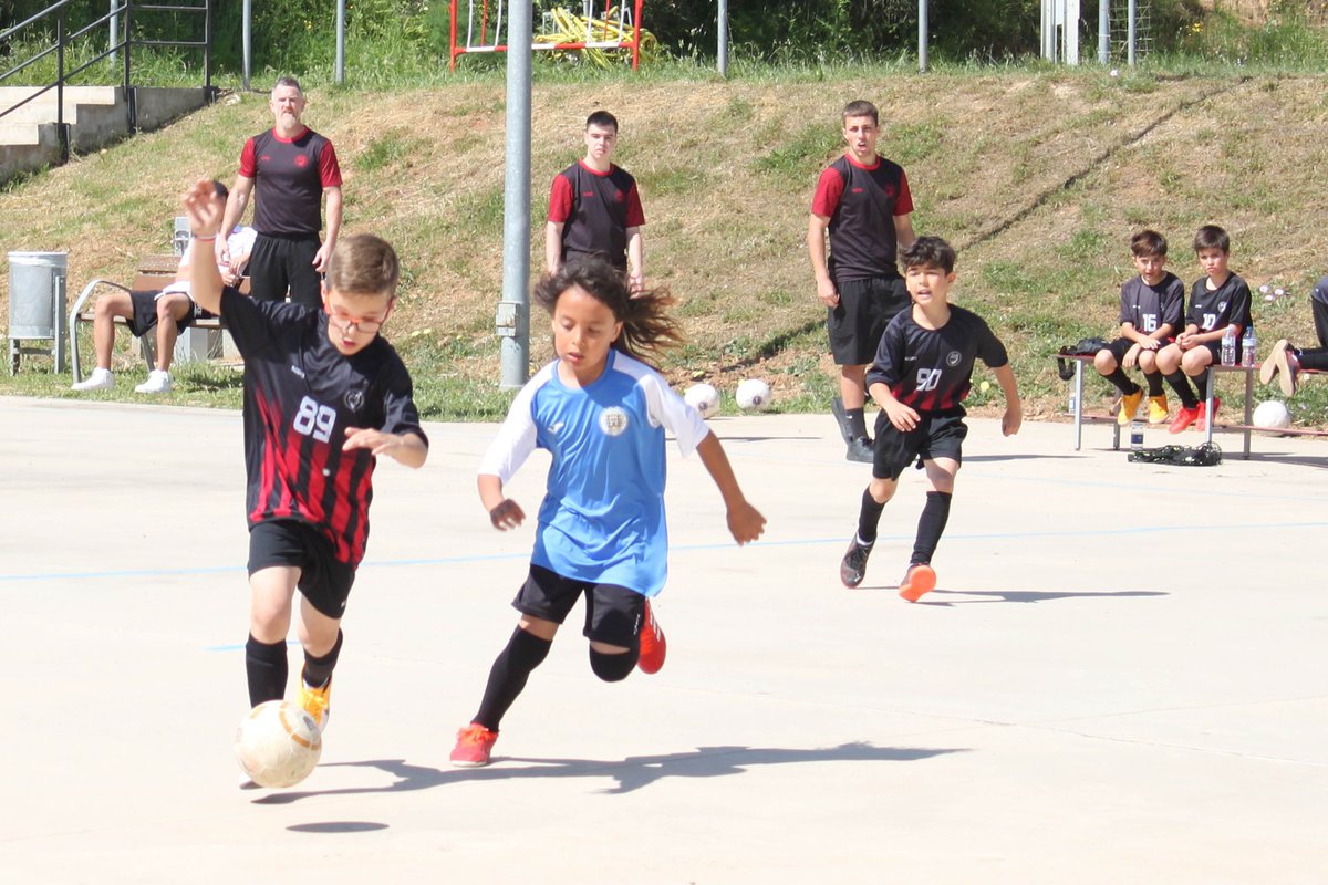 CEFCanMir's tweet photo. A la web teniu les noves fotografies de l'equip #BenjamiFS

https://t.co/4xYvoFj6a8

#CEFCanMir #FutbolPerATothom #BenjamiFS #RubiEsport #RubiCity https://t.co/Ll0Vft8tEF