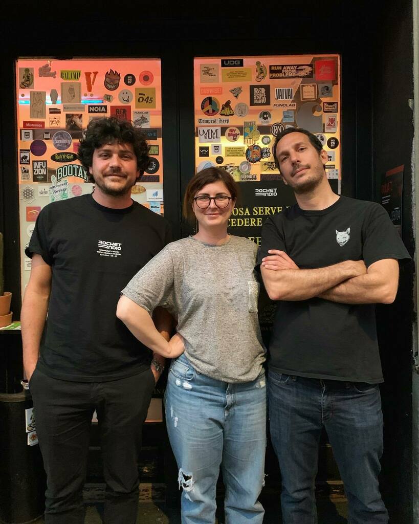 RocketRadioLive's tweet photo. ⏰ On Air > Deconstructing the most Veronese place ever, the Osteria - get into the history of the cornerstone of Verona's culture with local connoisseurs @mrzampini &amp; @tommi.ferrari, who are up for a new episode of Veronesi Tutti Crazy. 

Book a table at @rocketradio.veronet… https://t.co/WEUap5IpDh