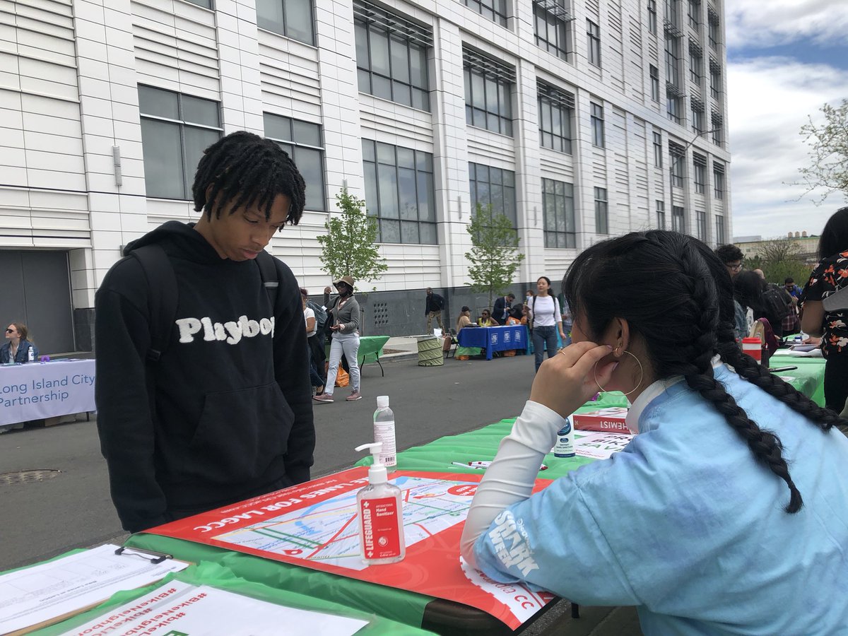 LAShepard221's tweet photo. So inspired by the @LaGuardiaCC students today! They’re determined to make it safe to @Bike2LaGuardia. They’re gathering petition signatures and getting it done! #Bike2LGCC #BikeQNS https://t.co/ogJAfDfm4u