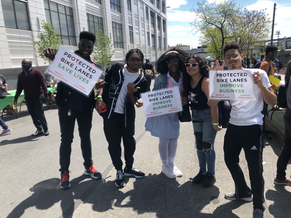 LAShepard221's tweet photo. So inspired by the @LaGuardiaCC students today! They’re determined to make it safe to @Bike2LaGuardia. They’re gathering petition signatures and getting it done! #Bike2LGCC #BikeQNS https://t.co/ogJAfDfm4u