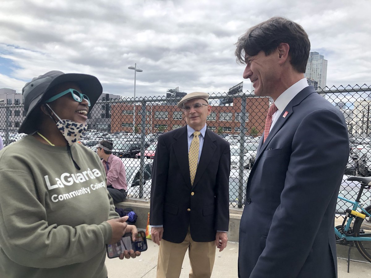 LAShepard221's tweet photo. So inspired by the @LaGuardiaCC students today! They’re determined to make it safe to @Bike2LaGuardia. They’re gathering petition signatures and getting it done! #Bike2LGCC #BikeQNS https://t.co/ogJAfDfm4u