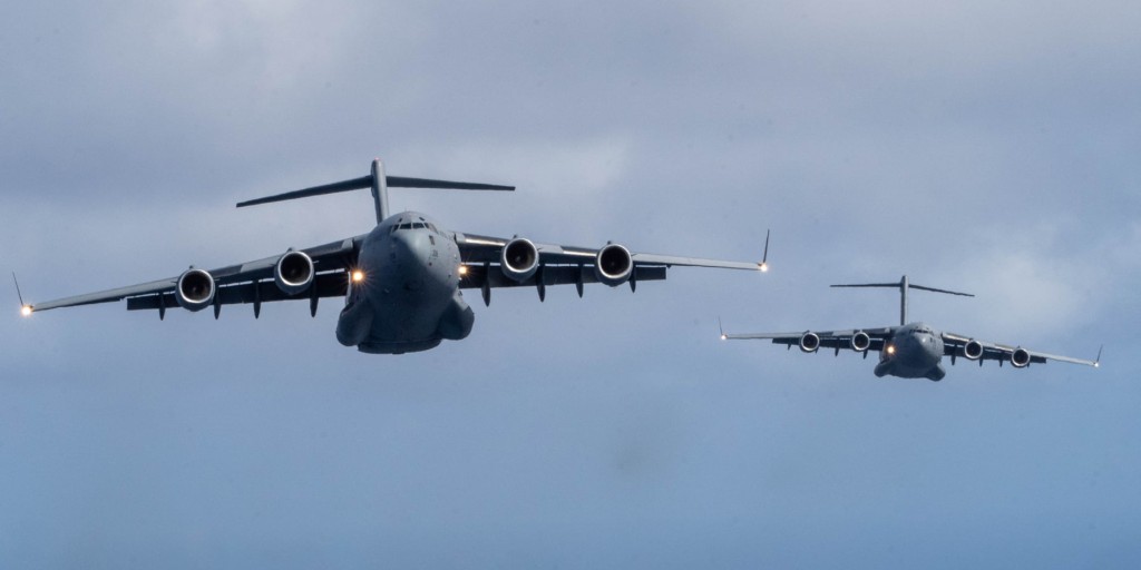 JointBasePHH's tweet photo. #ExerciseGlobalDexterity #AirPower #WingmanWednesday
6May22 | Check out the C-17 Globemaster IIIs from the USAF & RAAF joint training low level flying maneuvers and more!
@usairforce @AusAirForce @15thWing @HiAirGuard@INDOPACOM
#204AS #Pueos #globalpartnerships https://t.co/GWCtXoBCmL