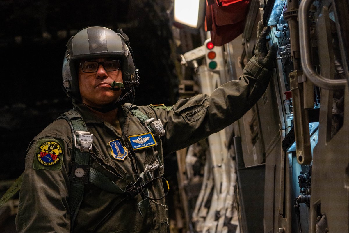 JointBasePHH's tweet photo. #ExerciseGlobalDexterity #AirPower #WingmanWednesday
6May22 | Check out the C-17 Globemaster IIIs from the USAF & RAAF joint training low level flying maneuvers and more!
@usairforce @AusAirForce @15thWing @HiAirGuard@INDOPACOM
#204AS #Pueos #globalpartnerships https://t.co/GWCtXoBCmL