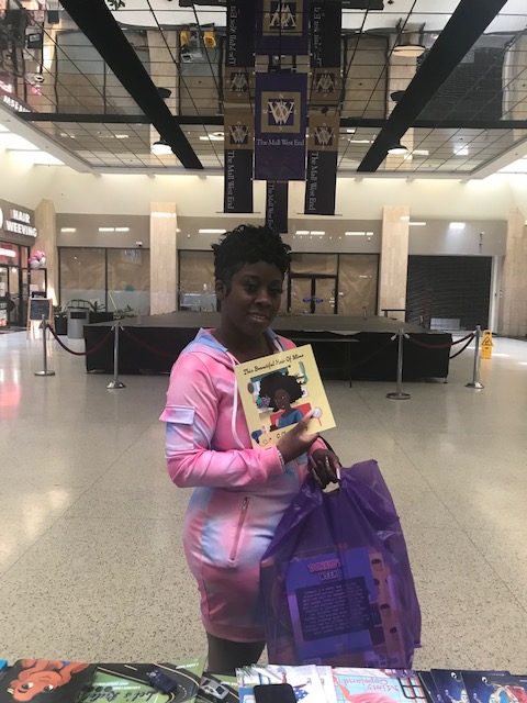 Avant_GardeBks's tweet photo. #TrueRoyalty ๐Our customers are dope! ๐Thank you, beautiful queen! โค๏ธ(Instagram) @_dopeishonlyatl404 #BookATL ๐ https://t.co/vuYNxwXB9O https://t.co/GApZJpKUza