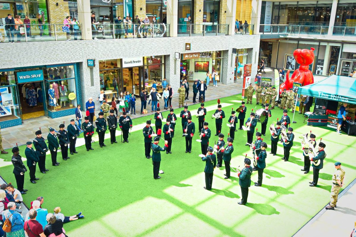 7RIFLES_CO's tweet photo. Sharing some photos from Saturday, where our Band &amp; Bugles performed in Oxford in the busy Westgate Centre, and then in Christchurch for the dedication of the RGJ/RIFLES Memorial books and a sunset ceremony.

@RiflesRegiment 
#WeReleasePotential https://t.co/wKrFoEjWWS