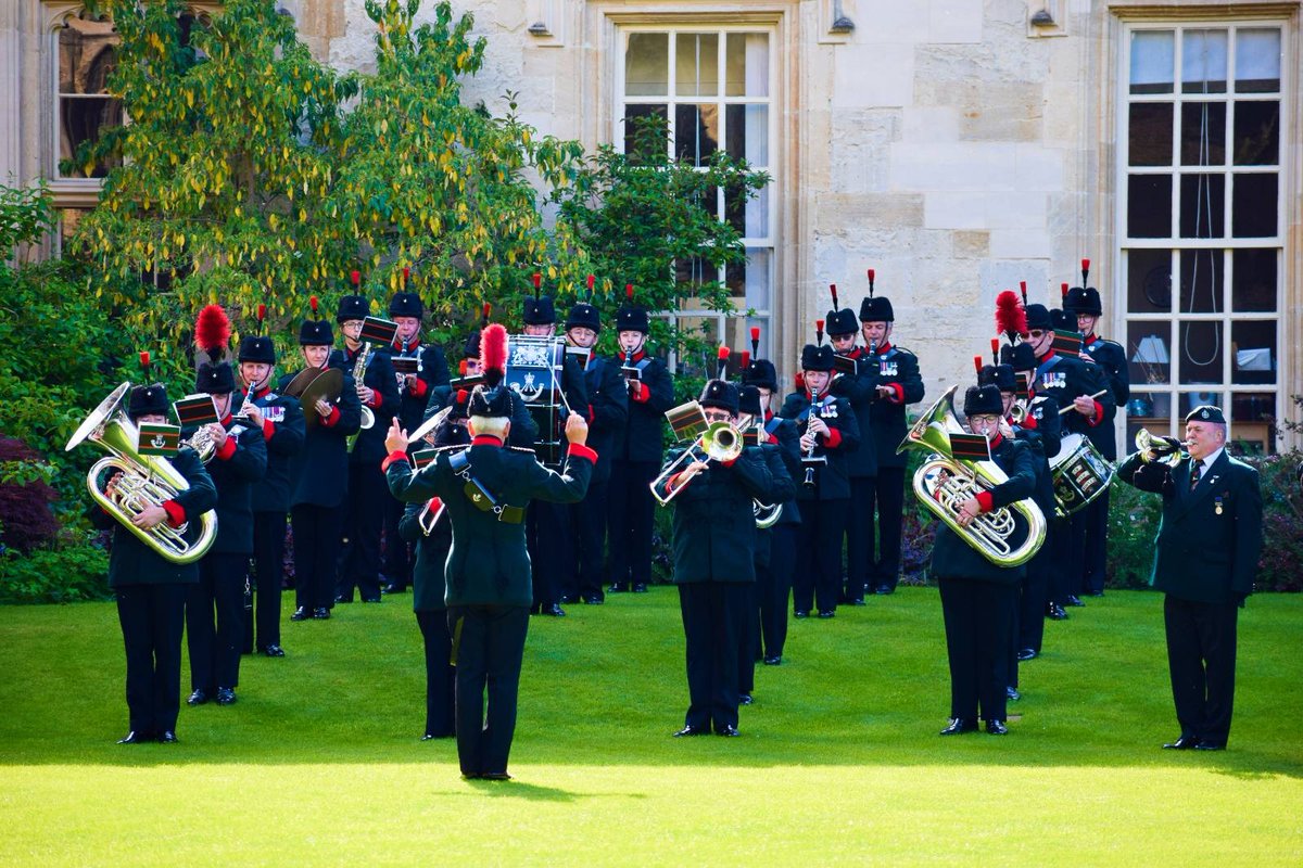 7RIFLES_CO's tweet photo. Sharing some photos from Saturday, where our Band &amp; Bugles performed in Oxford in the busy Westgate Centre, and then in Christchurch for the dedication of the RGJ/RIFLES Memorial books and a sunset ceremony.

@RiflesRegiment 
#WeReleasePotential https://t.co/wKrFoEjWWS