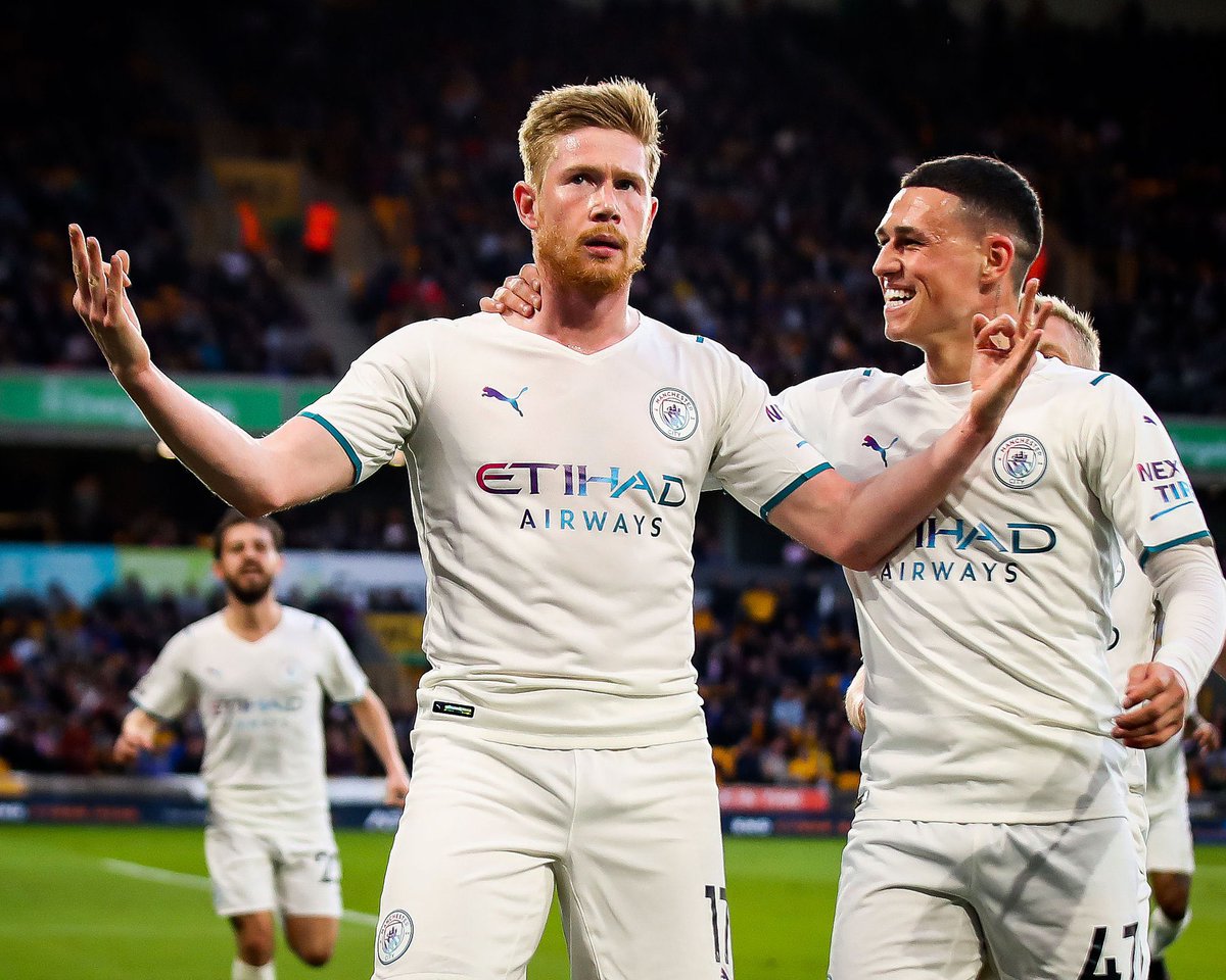 …and here’s the <a href="/ErlingHaaland/">Erling Haaland</a> first celebration by Kevin de Bruyne. New teammate is coming. 🧘🏼‍♂️ #MCFC