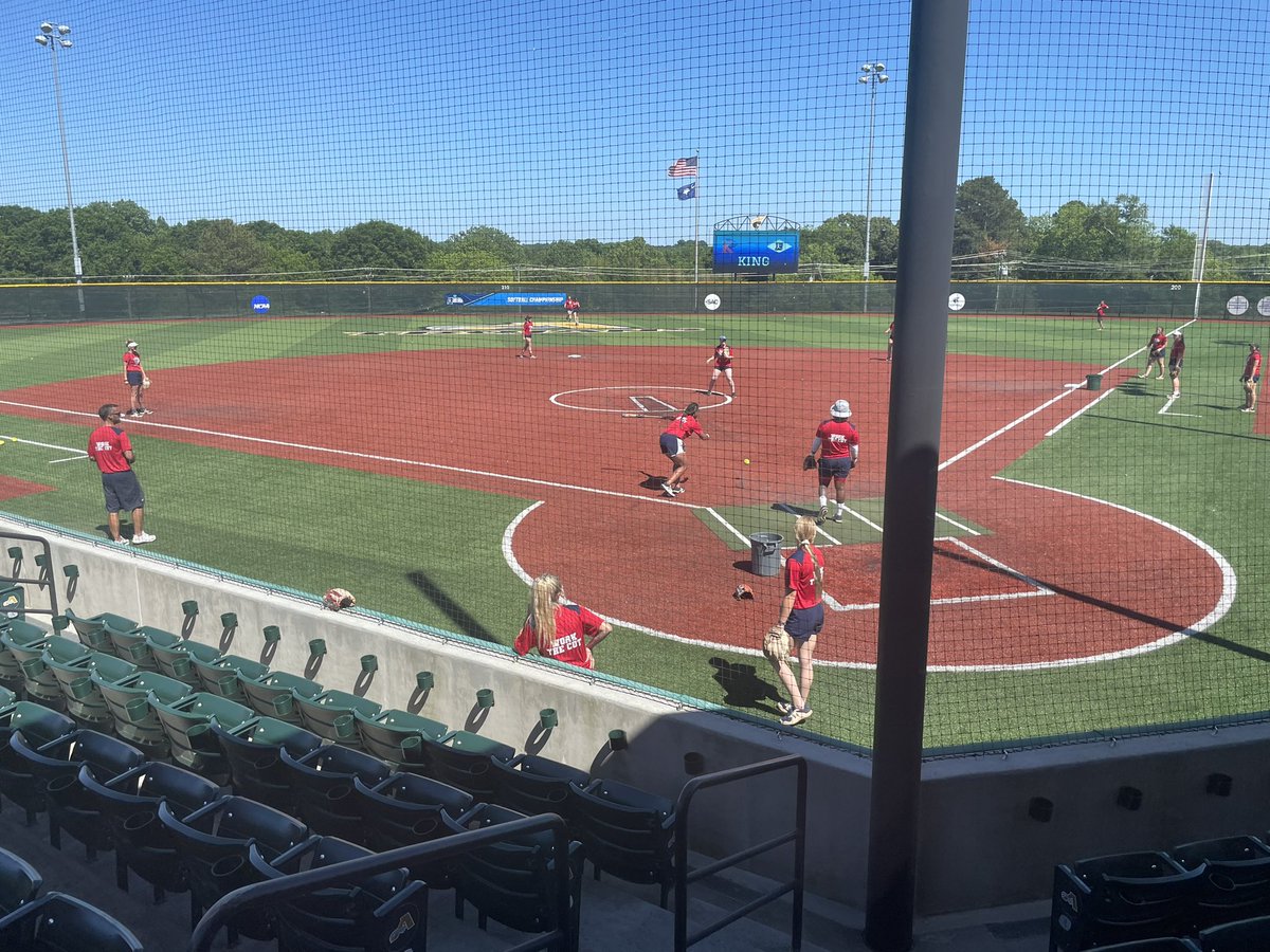 KingAthletics's tweet photo. .@KingUSoftball is on the field in Anderson ahead of their appearance in the Southeast Regional Tournament. #KingPride https://t.co/Izc7O82lxn