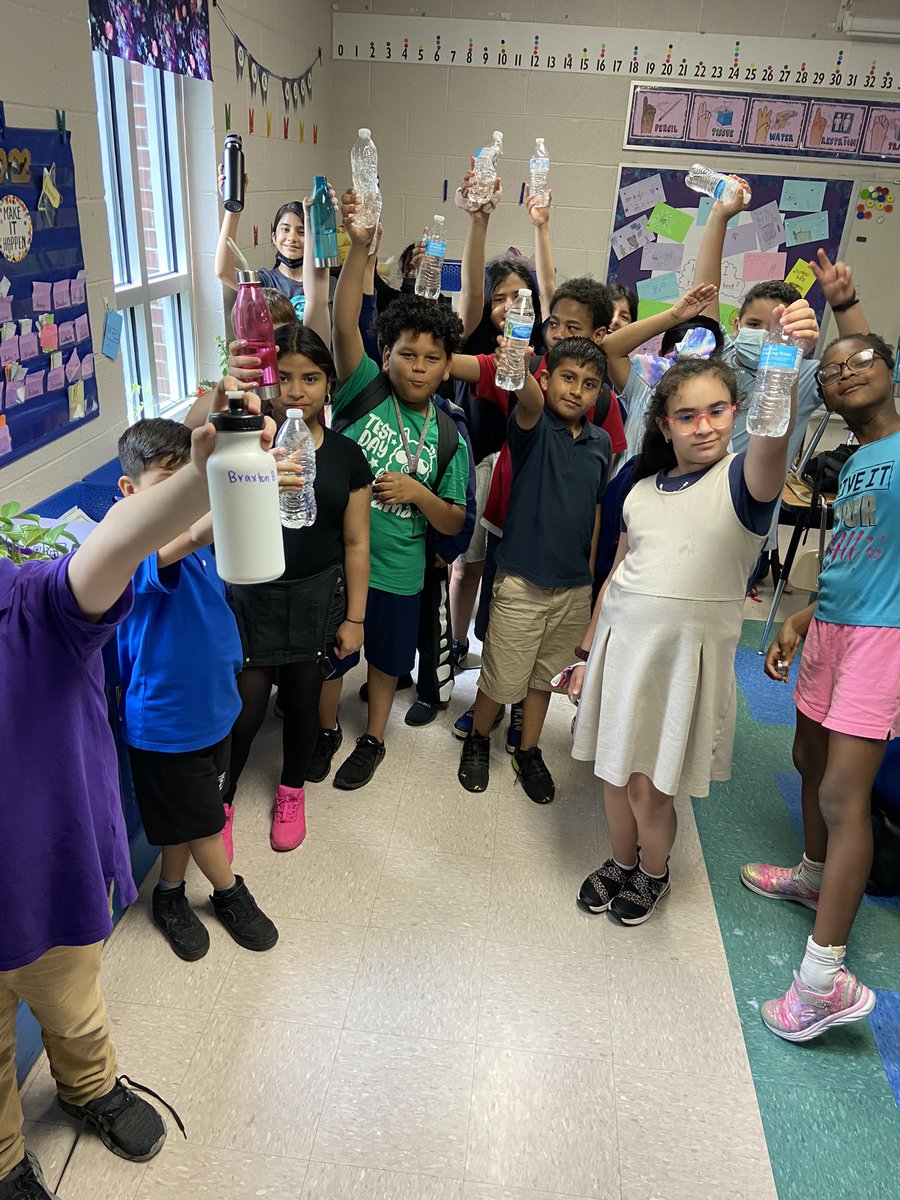 learnwithphelps's tweet photo. Water really helped us stay hydrated today at the zoo! @MNPS_kidshealth #MNPSWellnessWeek2022 @WhitsittWildcat Water Wednesday! https://t.co/Vjk9KnD5HS